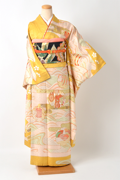 振袖[向日葵色・青海波に吉祥文様]