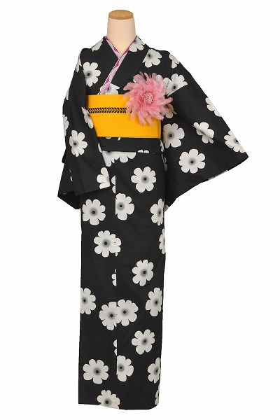 ゆかた(黒地・白い花)