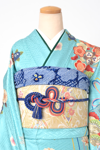 振袖(水色地・薬玉)