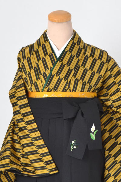 卒業袴［辛子色地の矢羽根模様］